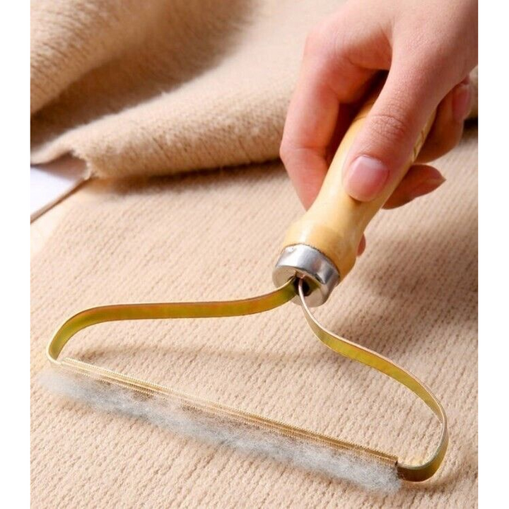 Wooden Handle Lint Remover