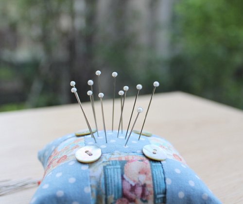 100 Shimmering Pearl Headed Pins